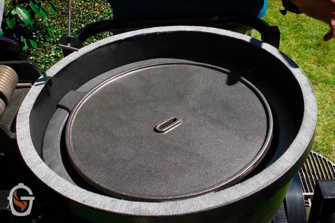 Image of Golden’s Cast Iron 20.5-inch Standalone Kamado Grill
